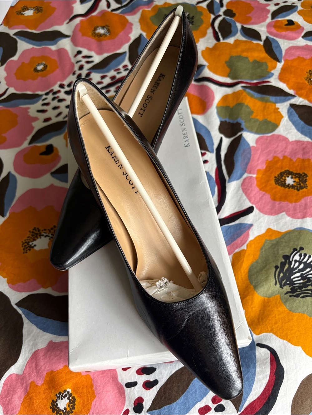 Karen Scott Black Pointed-Toe Leather Pumps